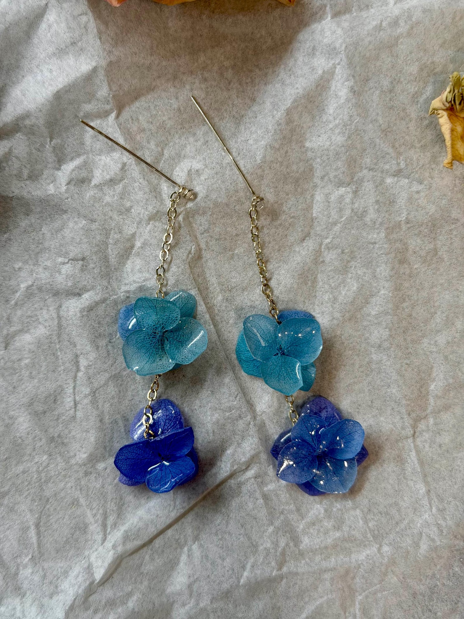 Real Hydrangea Resin Dangle Earrings 2